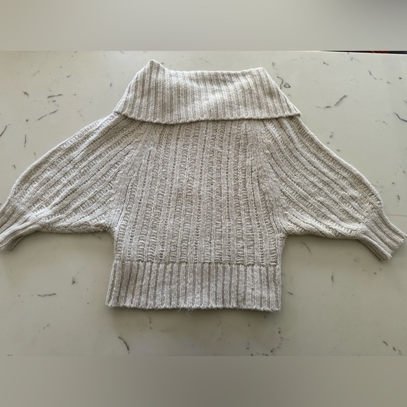 Guess Jeans Sweater - Picture 9 of 9